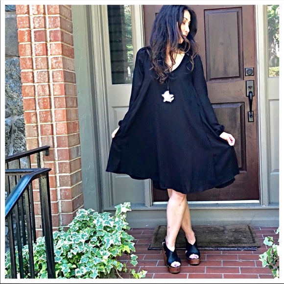 Dresses & Skirts - ✨LAST ONE ✨Black midi long sleeves swing dress